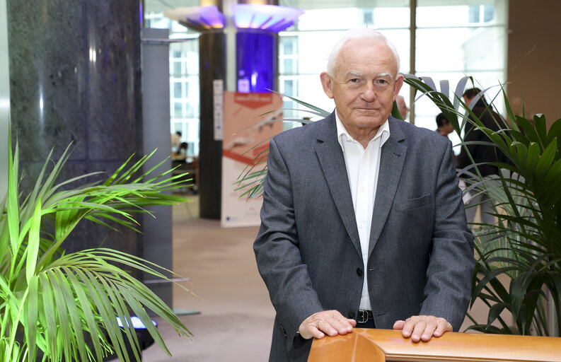 Fotogrāfija 13: Leszek MILLER in the EP in Brussels