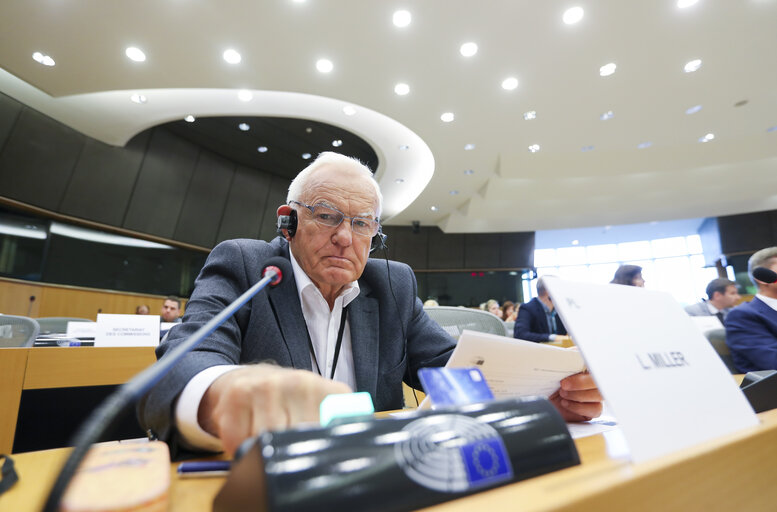 Foto 15: Leszek MILLER in the EP in Brussels