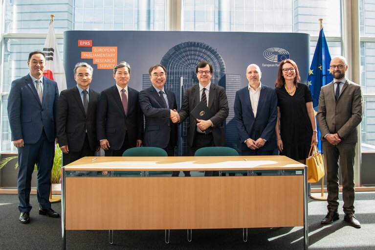 Fotografie 9: Signing ceremony of the Memorandum of Understanding with the South Korean National Assembly