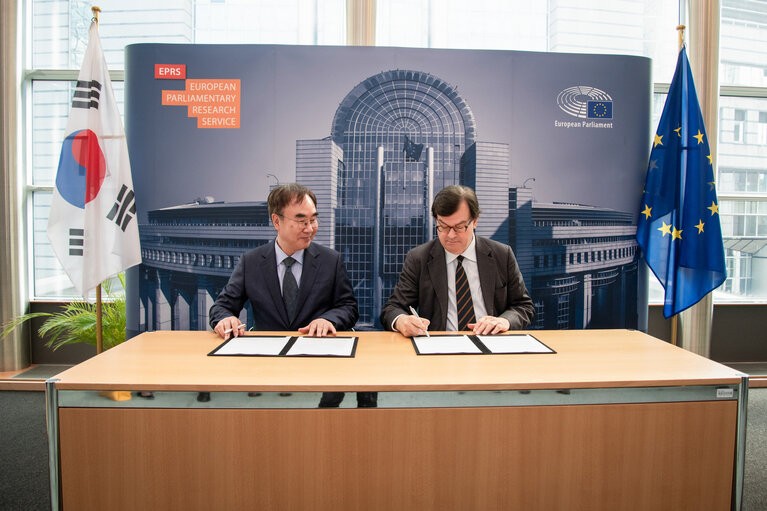 Fotografie 11: Signing ceremony of the Memorandum of Understanding with the South Korean National Assembly