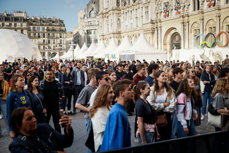 Снимка 5: Europe Day 2022 in Paris, France