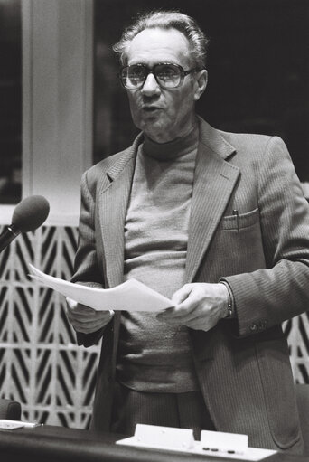 Fotografija 2: The MEP Emmanuel P.M. MAFFRE-BAUGE during a session in Strasbourg in March 1980.