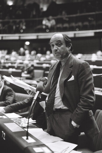 Fotografia 1: Member of the European Commission Claude CHEYSSON during a session in Strasbourg in March 1980.