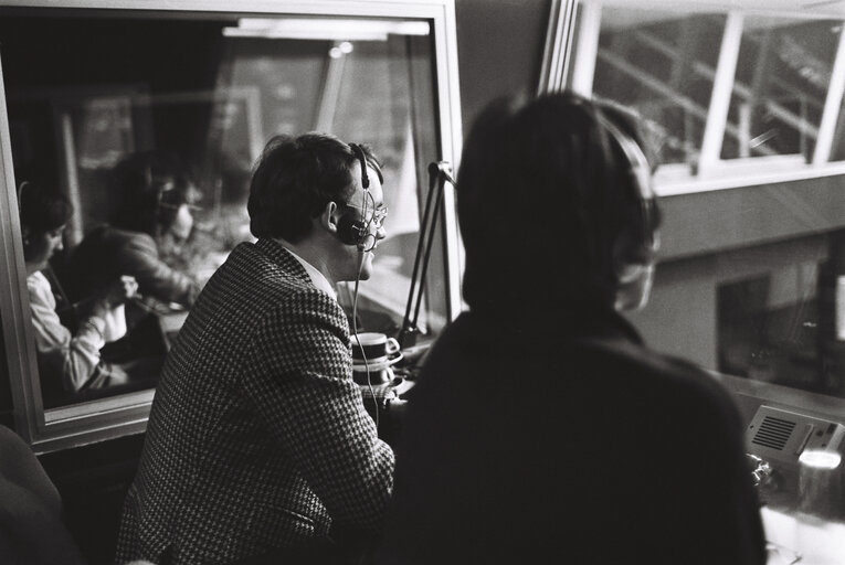 Fotografie 2: Stockshot of interpreter in the European Parliament in Strasbourg