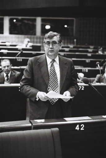 Fotografija 4: The MEP Raymond VOUEL during a session in Strasbourg in March 1980.