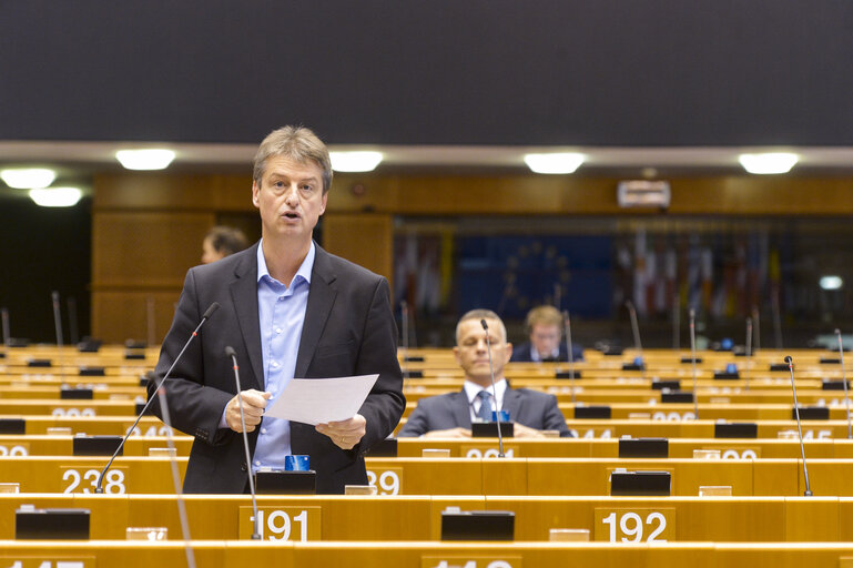 Снимка 16: Plenary session  - Commission statement - Greening the European Investment Bank, in the presence of Werner Hoyer, President of the EIB