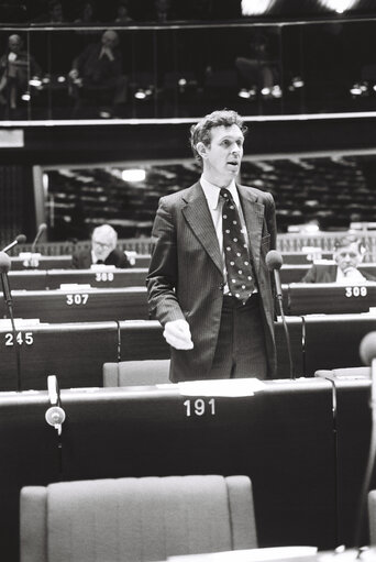 Fotografi 1: The MEP Alasdair Henry HUTTON during a session in Strasbourg in March 1980.