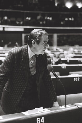 Foto 5: The MEP Sir Jack STEWART-CLARK during a session in Strasbourg in March 1980.