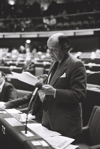 Fotografia 2: Member of the European Commission Claude CHEYSSON during a session in Strasbourg in March 1980.