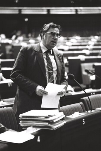 Fotografija 4: The MEP Rudi ARNDT during a session in Strasbourg on March 1980.