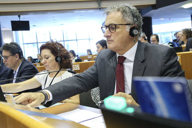 Photo 4 : Giuseppe FERRANDINO in the EP in Brussels