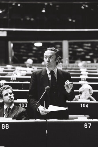 Fotografie 1: The MEP Andre DAMSEAUX during a session in Strasbourg in March 1980.