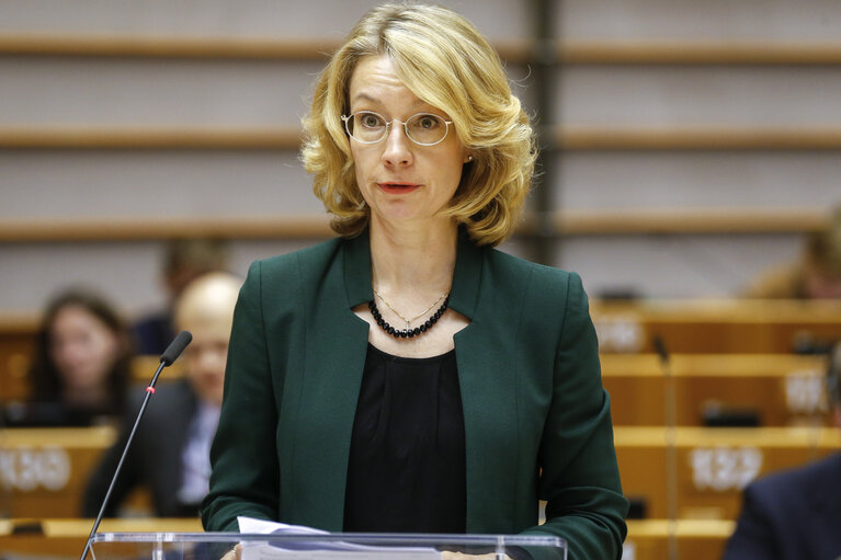 Photo 9 : Plenary session - Council and Commission statements - Preparation of the European Council meeting of 17 and 18 October 2019