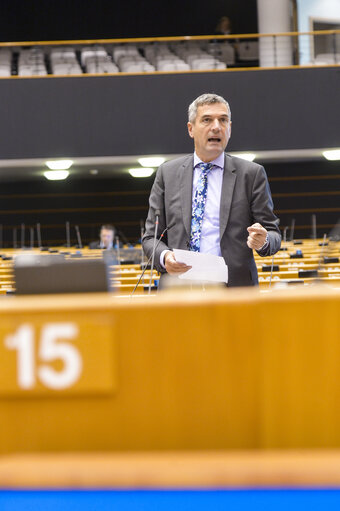 Fotografija 17: Plenary session  - Commission statement - Greening the European Investment Bank, in the presence of Werner Hoyer, President of the EIB