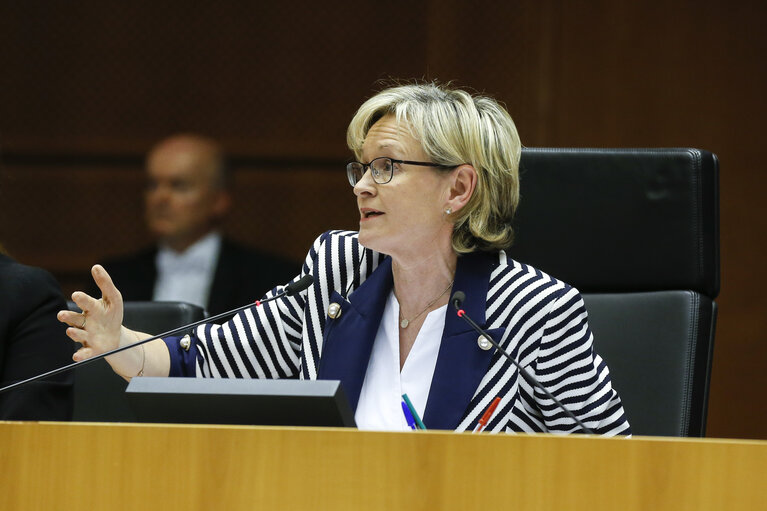 Photo 38 : Plenary session - Council and Commission statements - Preparation of the European Council meeting of 17 and 18 October 2019