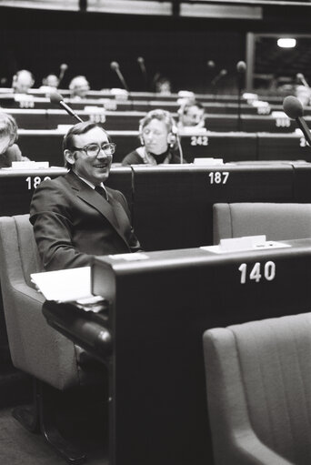 Fotografia 4: The MEP David CURRY during a session in Strasbourg in March 1980.