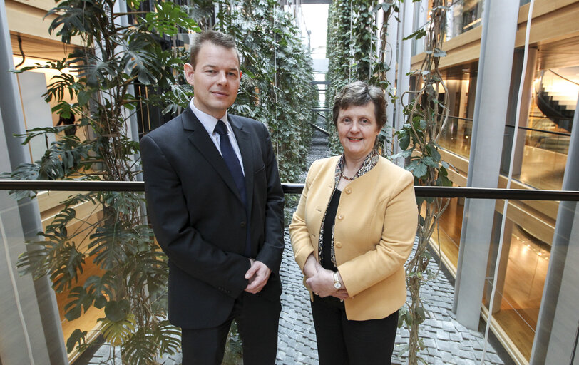 Снимка 4: Anthea MCINTYRE and Daniel DALTON in the European Parliament in Strasbourg