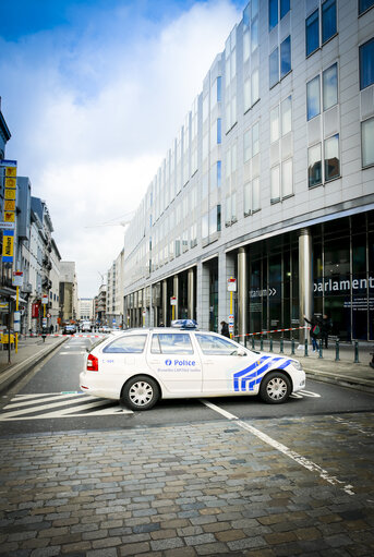 Foto 1: Deployment of police forces following the Bomb alert in EP building in Brussels