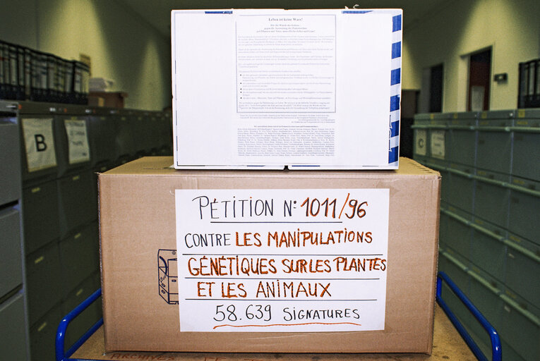 Nuotrauka 2: Petition against genetic manipulations on plants and animals