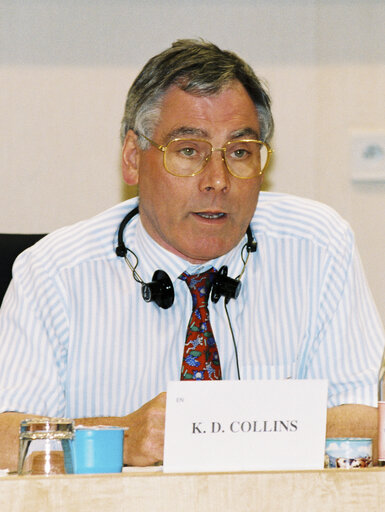 Zdjęcie 10: The MEP Kenneth D. COLLINS during a meeting in Strasbourg in June 1996.