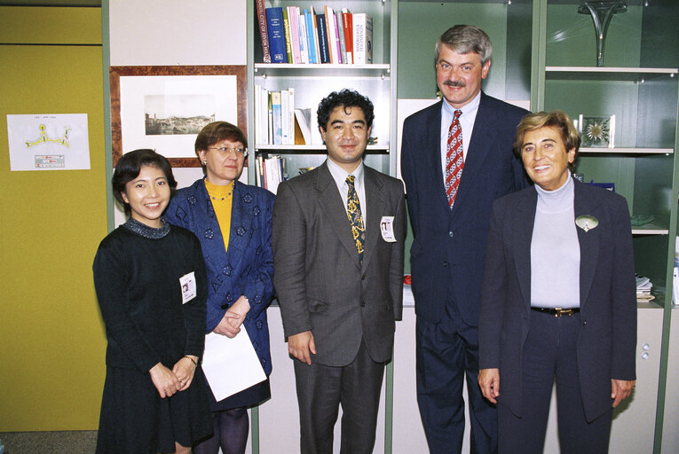 Fotografia 1: Mep Ursula SCHLEICHER meets with visitors