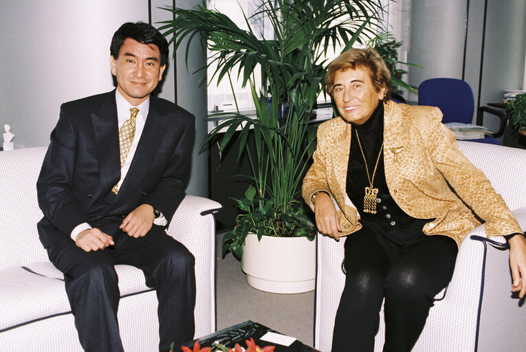 Ursula SCHLEICHER meets with guest at the EP in Brussels