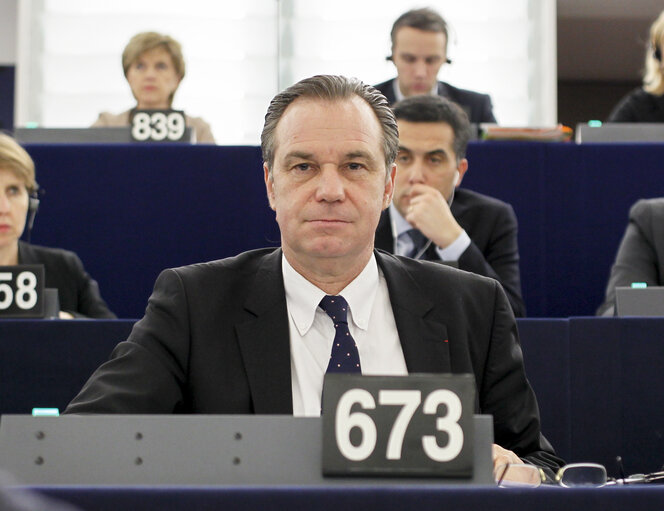 Photo 1: Renaud MUSELIER in plenary session week 07 2015 in Strasbourg