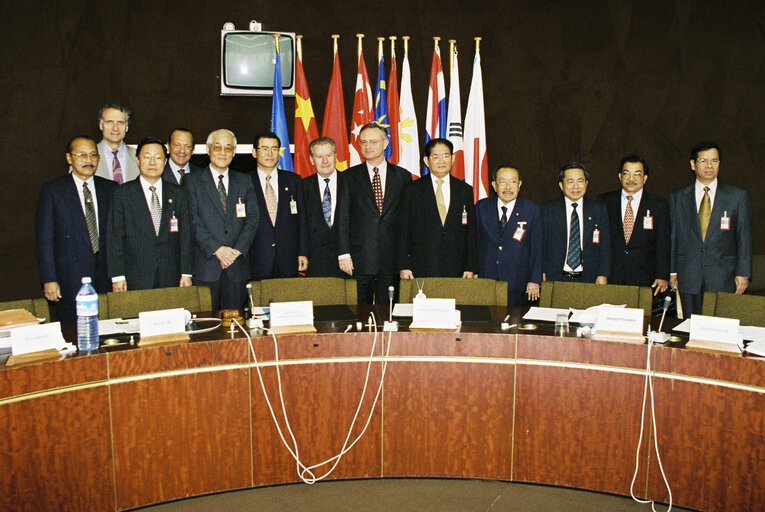 Foto 1: Asia - Europe Parliamentary  Partnership (ASEP) meeting in Strasbourg on April 1, 1996.