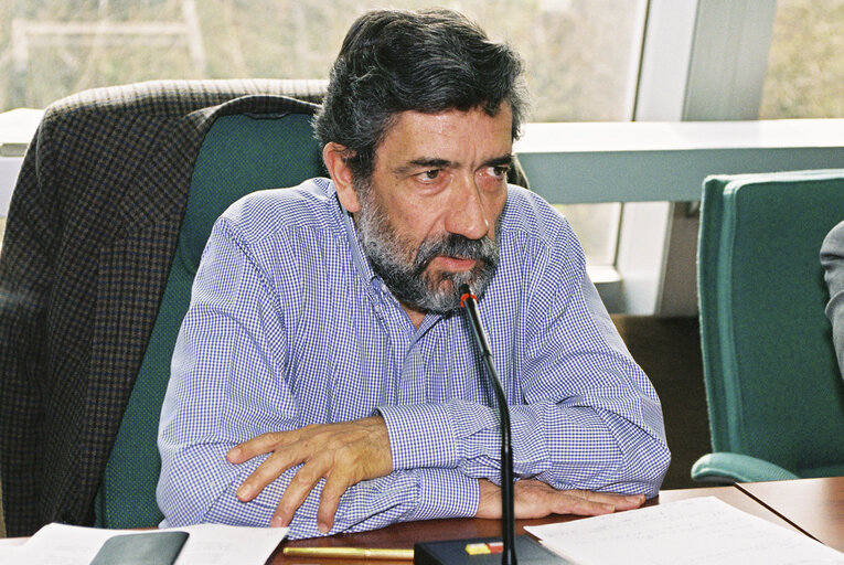 Foto 3: The MEP Sergio RIBEIRO during a meeting in Strabourg in April 1996.