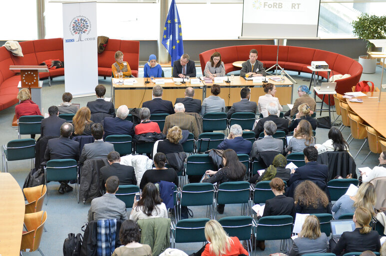 Fotografia 1: Launch of the ODIHR Guidelines on the Legal Personality of Religious or Belief Communities Speakers