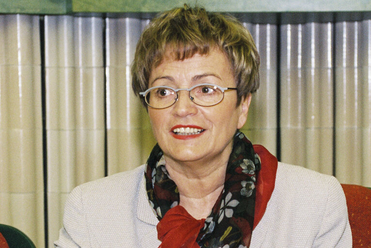 Valokuva 2: The MEP Doris PACK during a meeting in Strasbourg in April 1996.