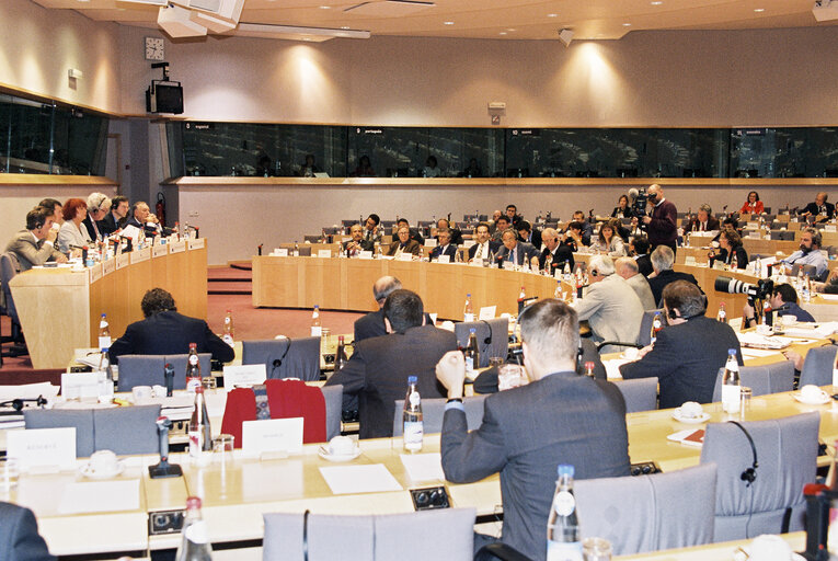 Photo 7 : President of the European Central Bank reports to the Monetary Affairs Subcomittee on the ECB's work to date.