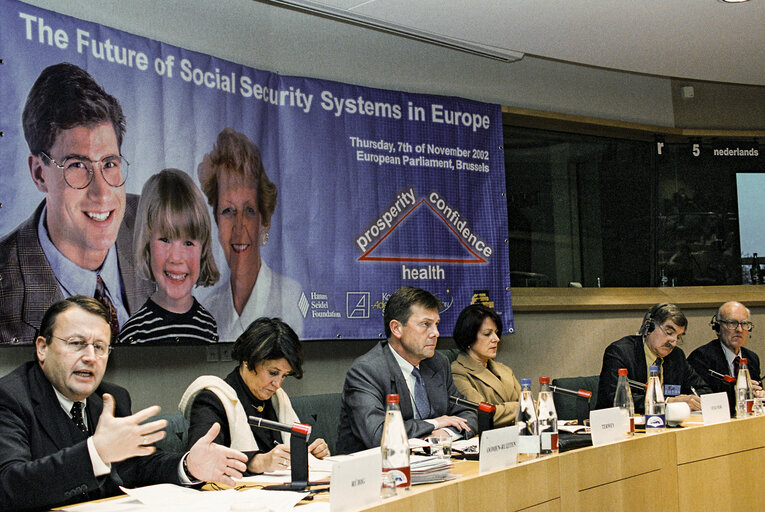 Fotografija 1: Meeting on the future of social security systems in Europe