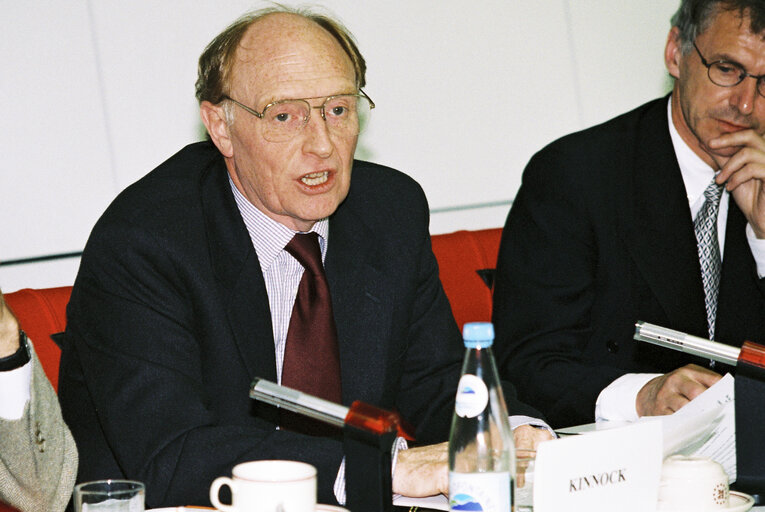 Fotagrafa 1: Neil KINNOCK, European Commissioner during a meeting in Luxembourg in April 1996.