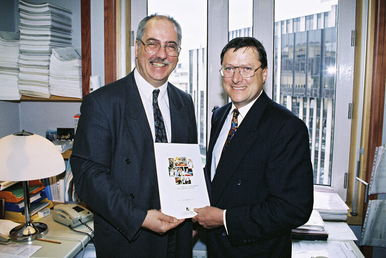 Снимка 1: MEP Lyndon H.A. HARRISON with a guest of CEWTEC in May 1996