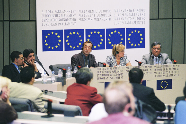 Photo 1 : Press conference following a meeting with a delegation of the People's National Assembly of Algeria