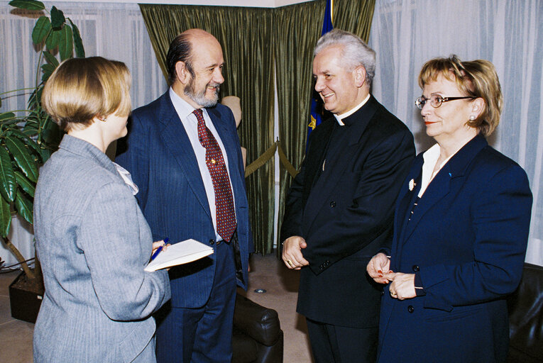 Fotó 1: Bishop KOMARICA and Doris PACK (EPP/CDU), Chairman of the EP Delegation for South East Europe meet Jose Maria GIL ROBLES GIL DELGADO EP President.