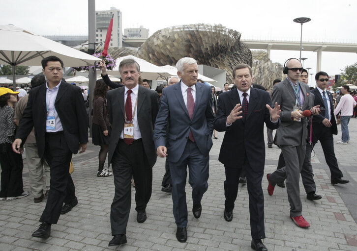 Fotografija 1: EP delegation in Shanghai Expo 2010