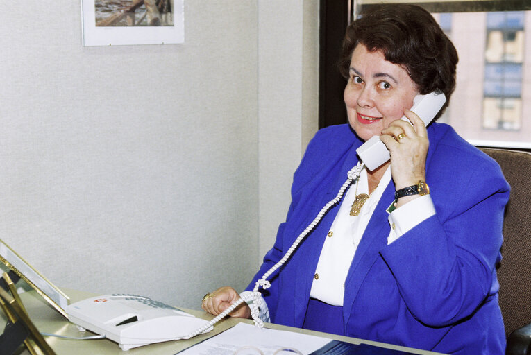 Foto 1: Portrait of MEP Ritva Tellervo LAURILA in Brussels