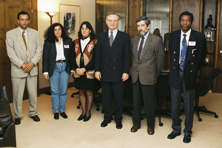 Fotografie 1: The MEP Sergio RIBEIRO meets Klaus HANSCH EP President in Strasbourg in April 1996.