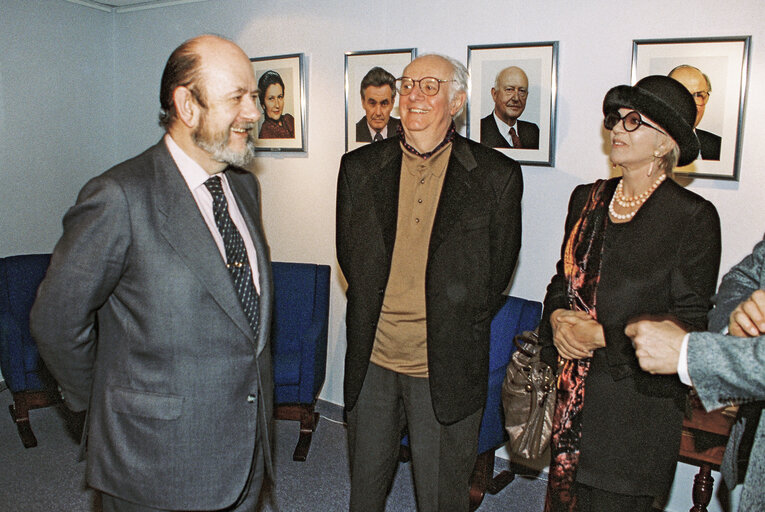 Foto 1: Jose Maria GIL-ROBLES GIL-DELGADO EP President meets with Dario FO Nobel Prize in Literature