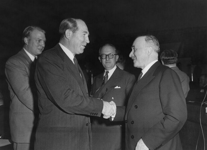 Fred ANDERSON, Ambassador of the USA, HALLSTEIN, State Secretary for foreign affairs of the West German Republic and Jean MONNET