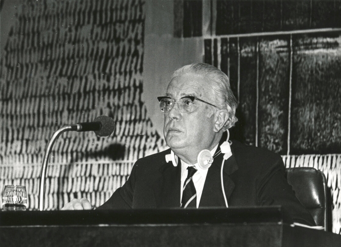 Geoffrey Stanley DE FREITAS during a plenary session in Luxembourg, April 5-9, 1976.