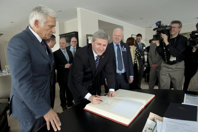 Foto 1: Visit of Canadian Prime Minister Stephen HARPER