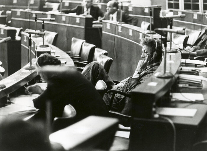 Valokuva 1: Plenary session in February 1976