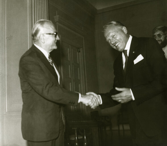 Foto 1: Meeting MAVROS with BERKHOUWER after the fall of the dictatorship in Greece