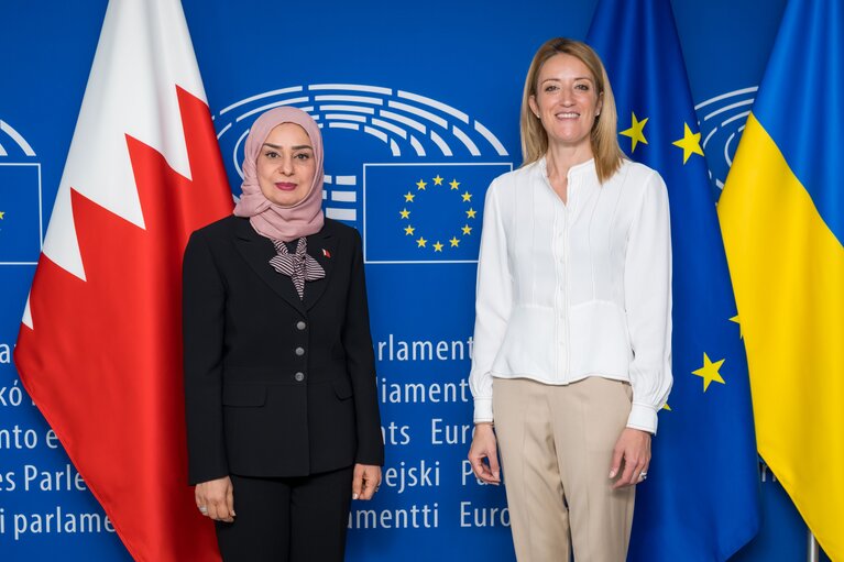 Roberta METSOLA, EP President meets with Fawzia ZAINAL, Speaker of House of Representatives of the Kingdom of Bahrain