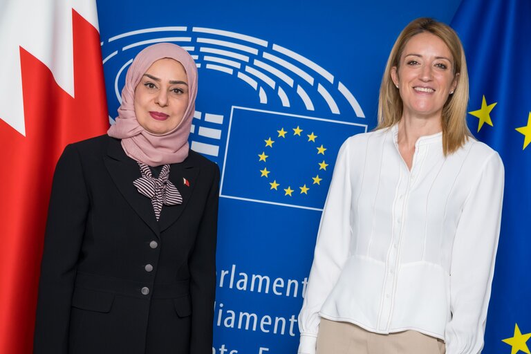 Foto 9: Roberta METSOLA, EP President meets with Fawzia ZAINAL, Speaker of House of Representatives of the Kingdom of Bahrain