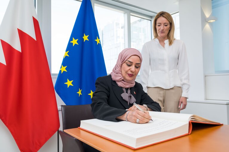 Roberta METSOLA, EP President meets with Fawzia ZAINAL, Speaker of House of Representatives of the Kingdom of Bahrain