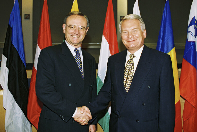 Klaus HANSCH EP President meets Zoltan GAL, Hungarian politician, in Brussels in July 1996.